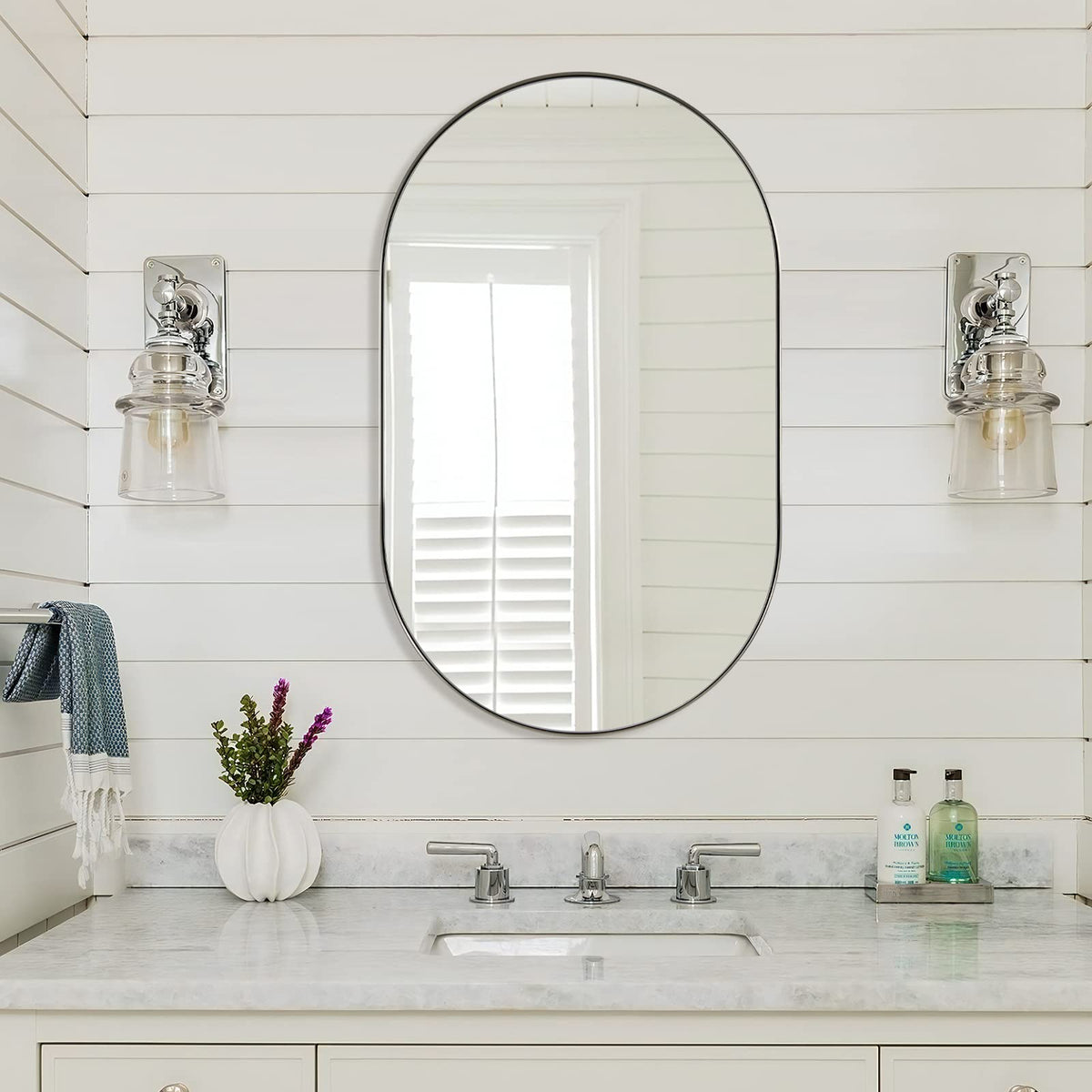Oval Bathroom Mirror – Modern Wall-Mounted Design